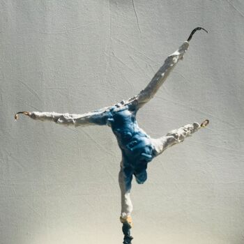 Sculptuur getiteld "One arm handstand" door Arouna Guindo, Origineel Kunstwerk, Draad