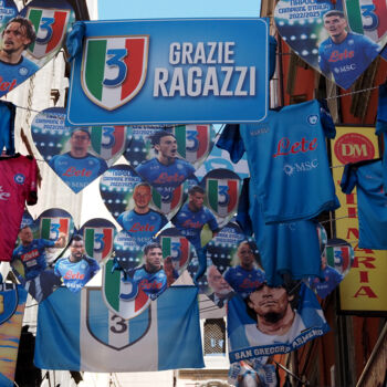 제목이 "Flags and banners i…"인 사진 Vincenzo Izzo로, 원작, 조작되지 않은 사진