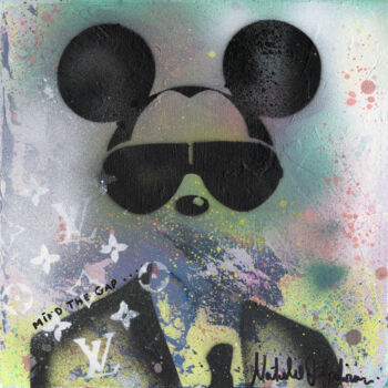 「Mickey Mind The Gap」というタイトルの絵画 Natalie Otaloraによって, オリジナルのアートワーク, スプレー式塗料 ウッドストレッチャーフレームにマウント