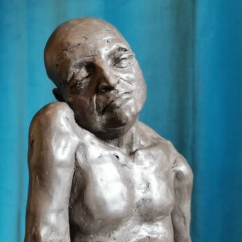 Sculpture titled "Le Sommeil du Bossu" by Isabelle Haas, Original Artwork, Terra cotta