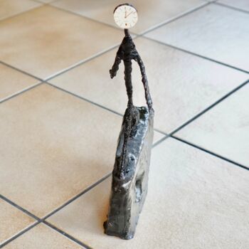 Escultura intitulada "8 past Midnight / 8…" por Ulrich Ernst Nievergelt, Obras de arte originais, Gesso