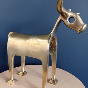 Sculpture titled "Grand Taureau Or" by Richard Pommier, Original Artwork, Bronze