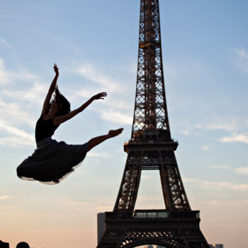 Photography titled "Paris Jump" by Isshogai, Original Artwork, Digital Photography Mounted on Aluminium