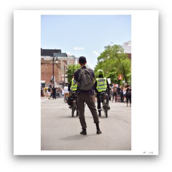 Fotografie mit dem Titel "who polices the pol…" von Miles Astray, Original-Kunstwerk, Digitale Fotografie