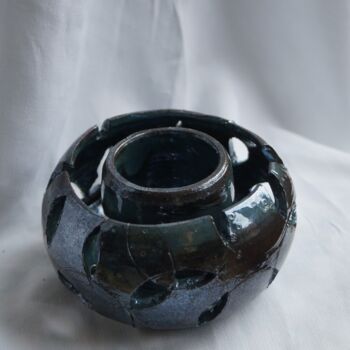 Sculpture titled "VASE DOUBLE COQUE" by Isabelle Zwang, Original Artwork, Ceramics