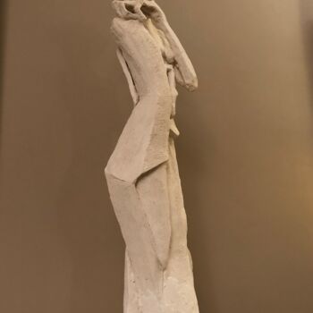 Sculpture titled "Femme blanche" by Isabelle Scheidt, Original Artwork, Terra cotta