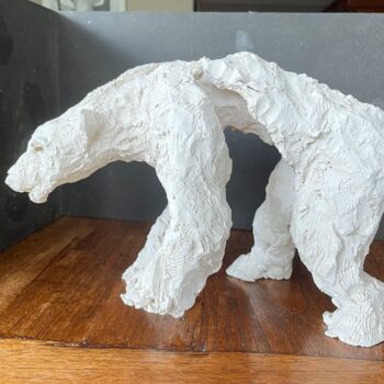 Sculpture titled "Ours polaire en dan…" by Isabelle Scheidt, Original Artwork, Terra cotta