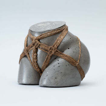Sculpture intitulée "Braid Hip Harness" par Val Filip, Œuvre d'art originale, Plâtre