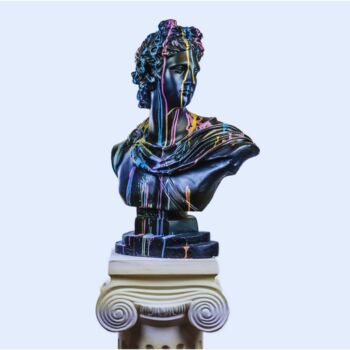 「Colourful Apollo De…」というタイトルの彫刻 Dervis Yusuf Akdemirによって, オリジナルのアートワーク, 樹脂