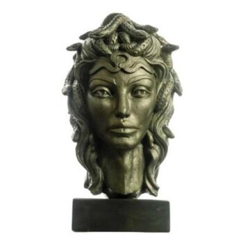 제목이 "Medusa Bust"인 조형물 Dervis Yusuf Akdemir로, 원작, 수지