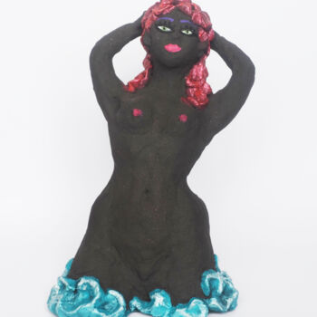 제목이 "Nude in waves"인 조형물 Margarita Felis로, 원작, 점토