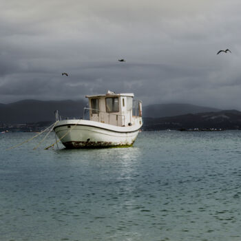 Fotografie mit dem Titel "Alone at sea" von Henrique Brito, Original-Kunstwerk, Nicht bearbeitete Fotografie