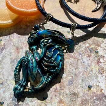 Design getiteld "“Alien” necklace" door Olga Kras, Origineel Kunstwerk, Polymeer klei