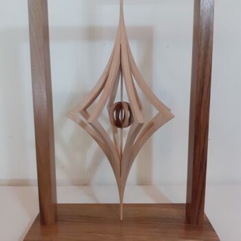 Skulptur mit dem Titel "Un monde à part" von Raphaël Verdot, Original-Kunstwerk, Holz