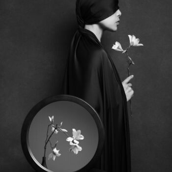Fotografie getiteld "Blindfolded" door Xidong Luo, Origineel Kunstwerk, Niet gemanipuleerde fotografie
