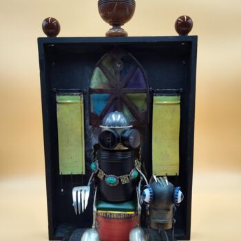 Sculptuur getiteld "Lord of the Peglala…" door Branimir Misic, Origineel Kunstwerk, Metalen Gemonteerd op Houten paneel