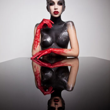 Photography titled "Bloody Queen" by Olga Volodina, Original Artwork, Digital Photography