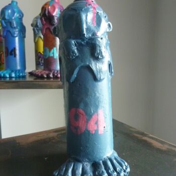 Sculpture intitulée "Qui de la bombe ou…" par Saname, Œuvre d'art originale, Plâtre