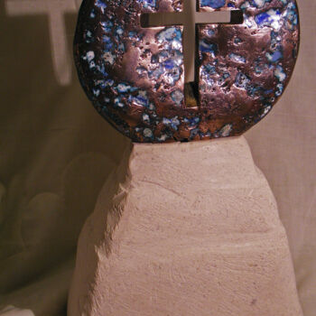 Sculpture titled "Croix creusée" by Stephane Delagneau, Original Artwork, Bronze