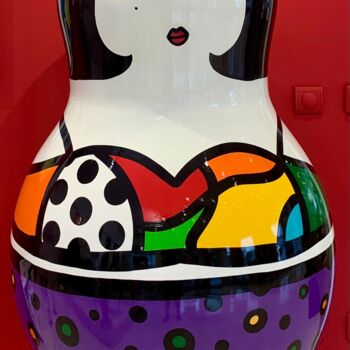 Escultura intitulada "Magalie" por Virginia Benedicto, Obras de arte originais, Resina