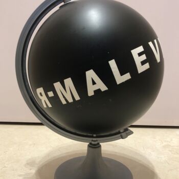 「Malevich's Globe」というタイトルの彫刻 Severによって, オリジナルのアートワーク, プラスチック