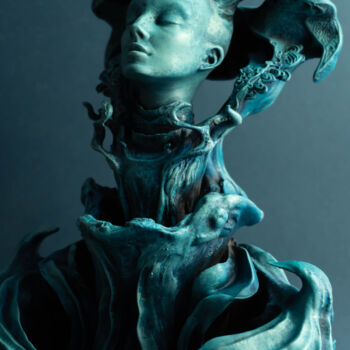 「"Mysterious Lady of…」というタイトルの彫刻 Yuriy Kraftによって, オリジナルのアートワーク, 樹脂