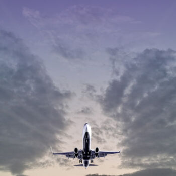 Photographie intitulée "A commercial airpla…" par Shamim Shaikh, Œuvre d'art originale, Photographie numérique