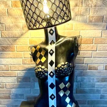 Sculpture intitulée "Miss Arlequin" par Sandrine Fivat, Œuvre d'art originale, Résine