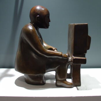 Sculpture by Onurb Napeihcs