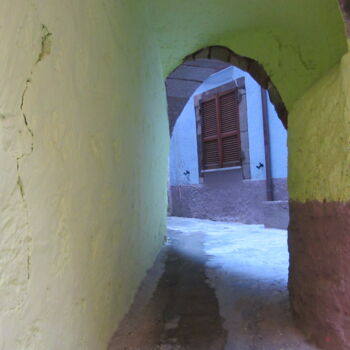 Photography titled "Les volets de Bosa." by C. Léonard, Original Artwork, Non Manipulated Photography