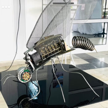 Sculpture titled "Mechanical Bee" by Aghvan Sahakyan, Original Artwork, Metals