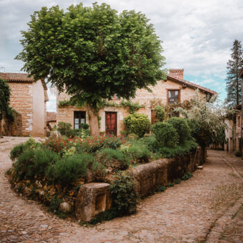 Photographie intitulée "Pérouges #5" par Loïc Cancade, Œuvre d'art originale, Photographie numérique