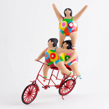 Scultura intitolato "Best friends" da Amalia Di Tecco, Opera d'arte originale, Cartapesta