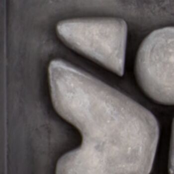 Sculptuur getiteld "HUAN HAUSZI" door Zorya E Ordaz, Origineel Kunstwerk, Klei Gemonteerd op Houten paneel