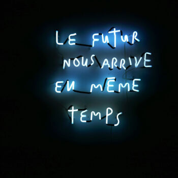 제목이 "Le futur nous arriv…"인 조형물 Sylvain Barberot로, 원작, 유리