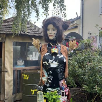 Γλυπτική με τίτλο "COW GIRL" από Messodie, Αυθεντικά έργα τέχνης, Κολάζ