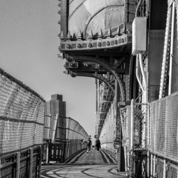 Photographie intitulée "NB13 - Riding Manha…" par Charles Guy, Œuvre d'art originale, Photographie non manipulée Monté sur A…
