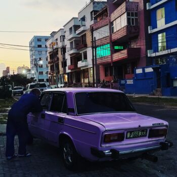 Photography titled "Auto violette et lu…" by Catherine Gau, Original Artwork, Non Manipulated Photography Mounted on Alumini…