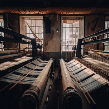 Photographie intitulée "L'usine Perrier #4" par Loïc Cancade, Œuvre d'art originale, Photographie numérique