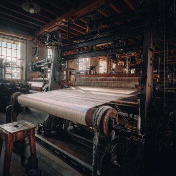 Photographie intitulée "L'usine Perrier #2" par Loïc Cancade, Œuvre d'art originale, Photographie numérique