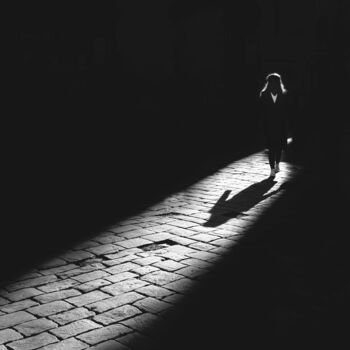Photographie intitulée "Steps in the Dark" par Leonardo Bandinelli, Œuvre d'art originale, Photographie numérique Monté sur…