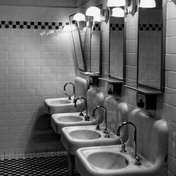 Φωτογραφία με τίτλο "Male toilet" από Hervé Gergaud, Αυθεντικά έργα τέχνης, Ψηφιακή φωτογραφία