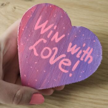 Escultura intitulada ""Win with Love" Woo…" por Vafa Majidli, Obras de arte originais, Madeira Montado em Painel de madeira