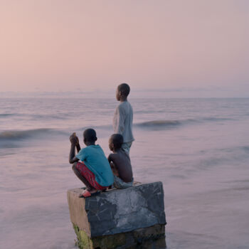 Printmaking titled "Boys looking the oc…" by Elliott Verdier, Original Artwork, Digital Print