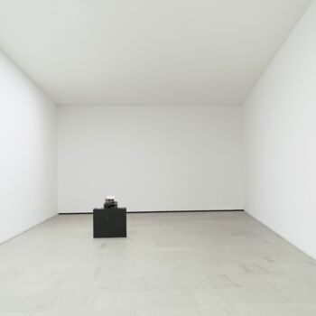 Photographie intitulée "Exposer le vide (bl…" par Hannah Archambault, Œuvre d'art originale, Tirage argentique