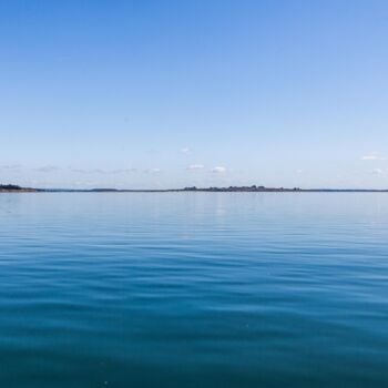 Photography titled "Une ile entre le ci…" by Photodefred, Original Artwork, Aluminium