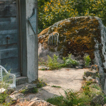 Photography titled "Le rocher du villag…" by Lucy Vigoureux, Original Artwork, Analog Print