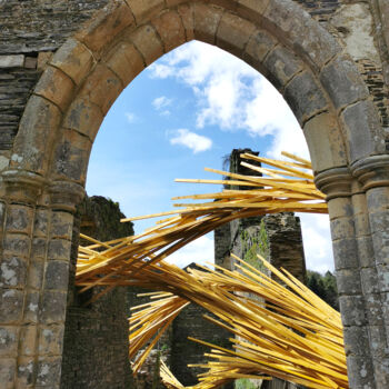Sculpture titled "Assaut" by Simon Augade, Original Artwork, Wood