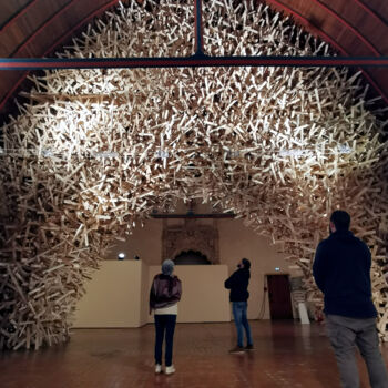 Sculpture titled "Entre" by Simon Augade, Original Artwork, Wood