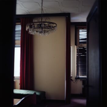 Photographie intitulée "Ex-Yugoslavia 1" par Basma Al-Sharif, Œuvre d'art originale